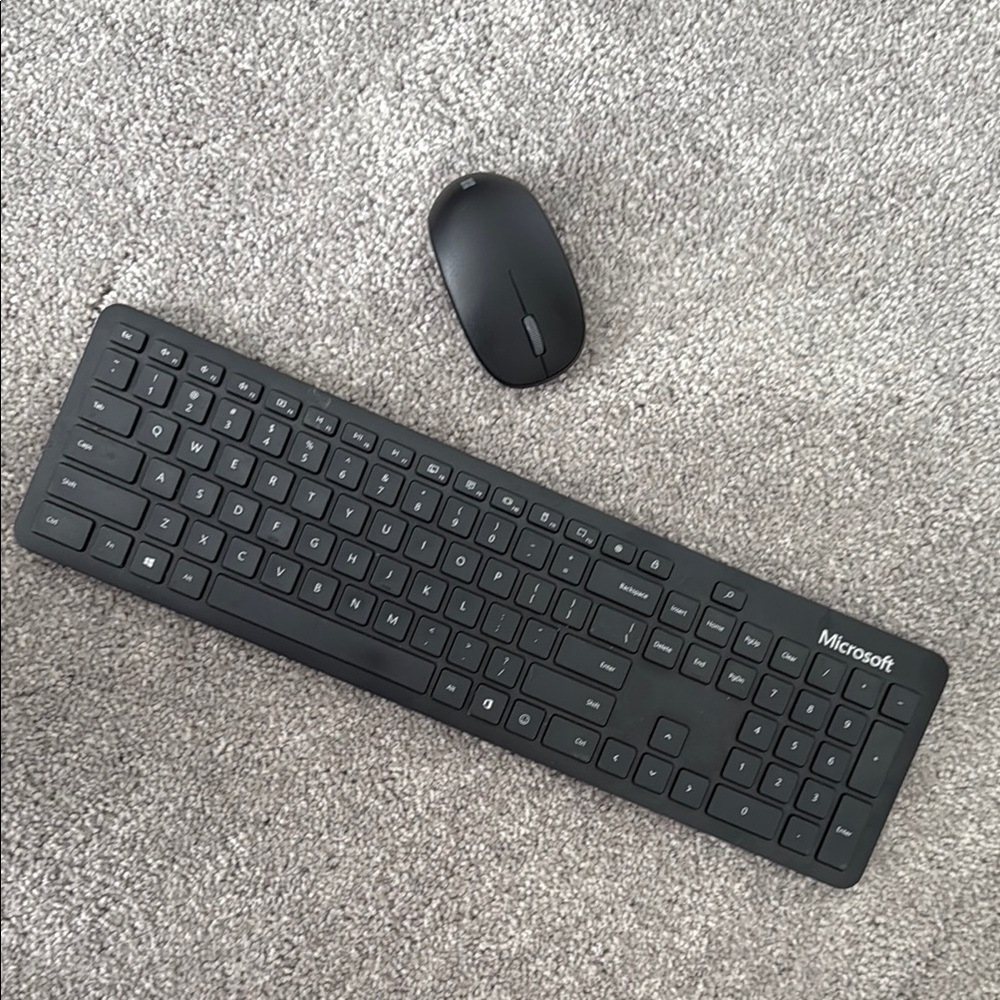 Microsoft Black Wireless Keyboard and Mouse Set